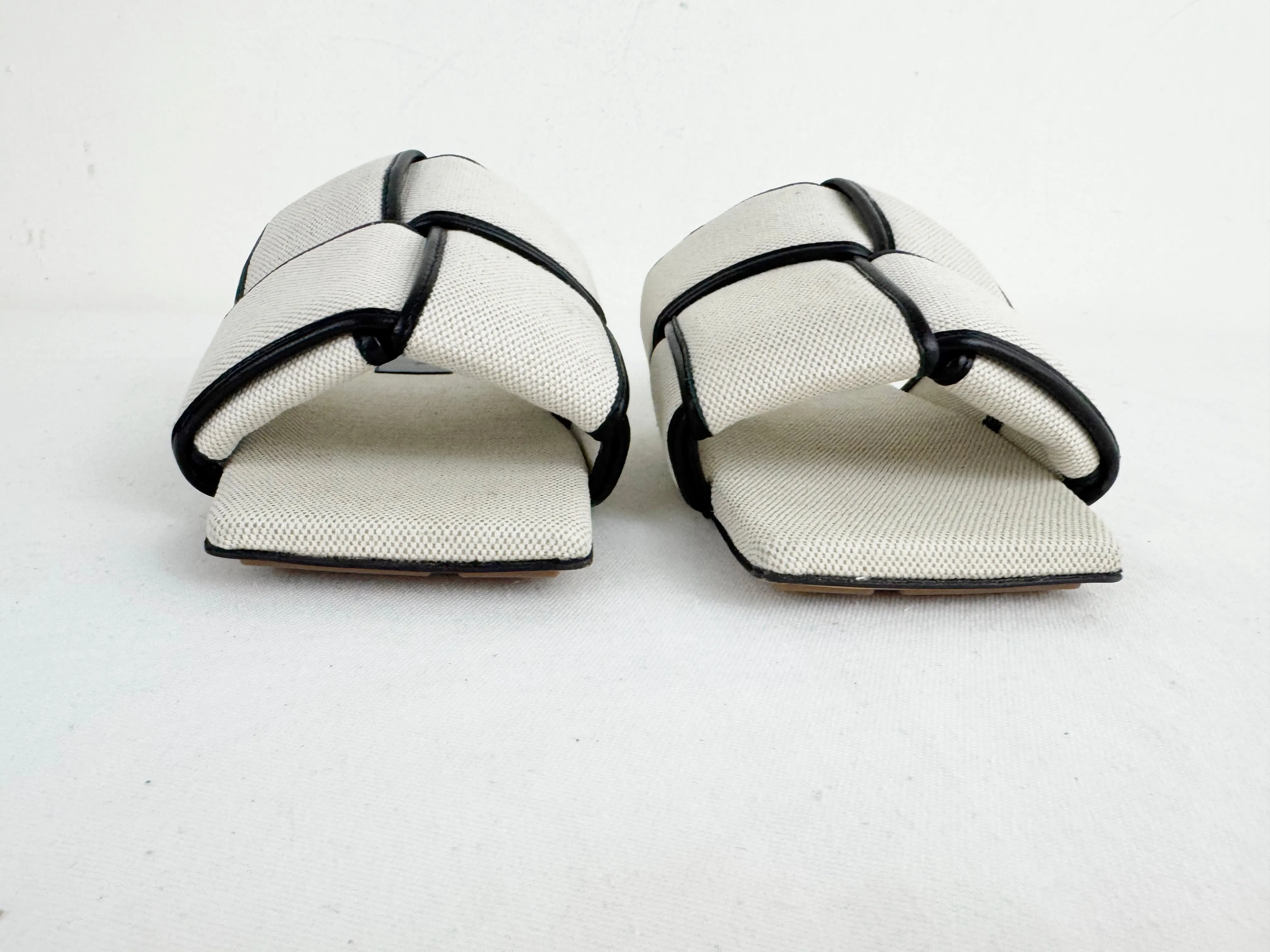 NEW Bottega Veneta Woven Slides Size 10