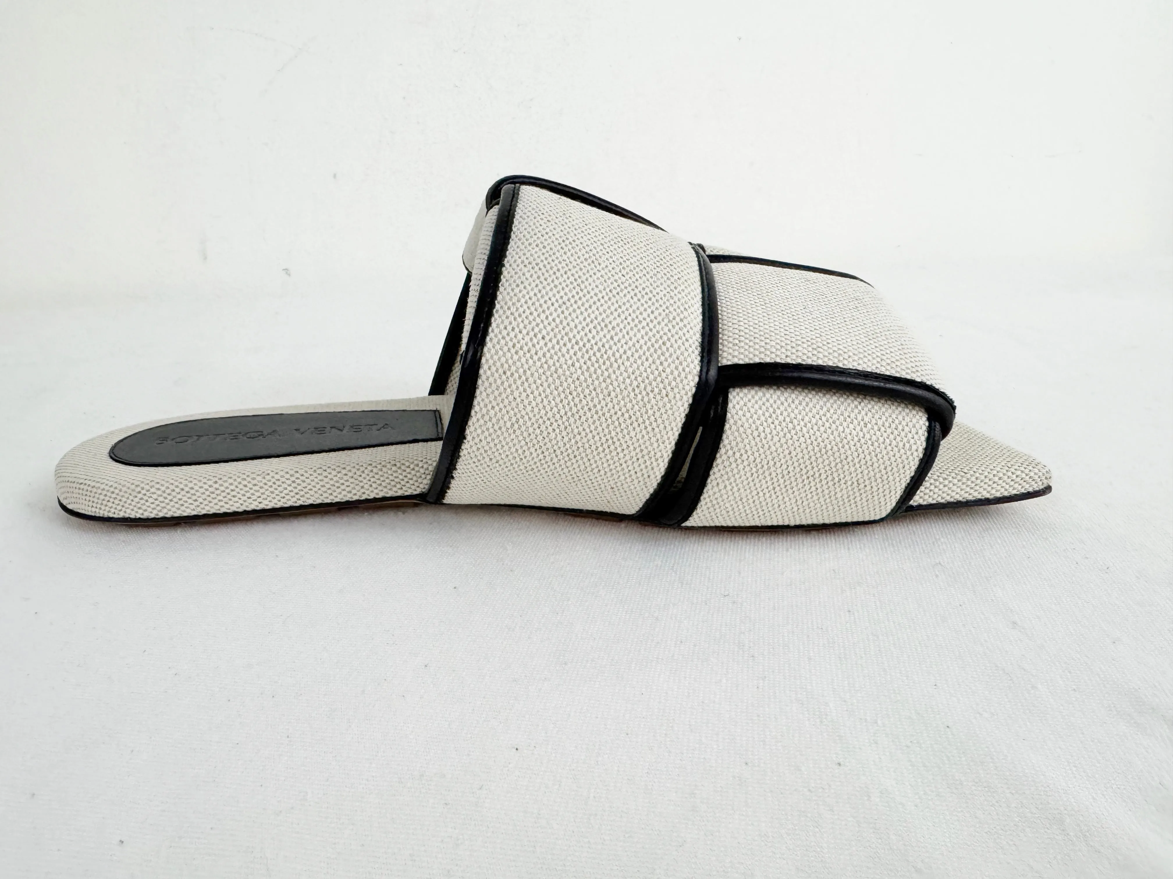 NEW Bottega Veneta Woven Slides Size 10