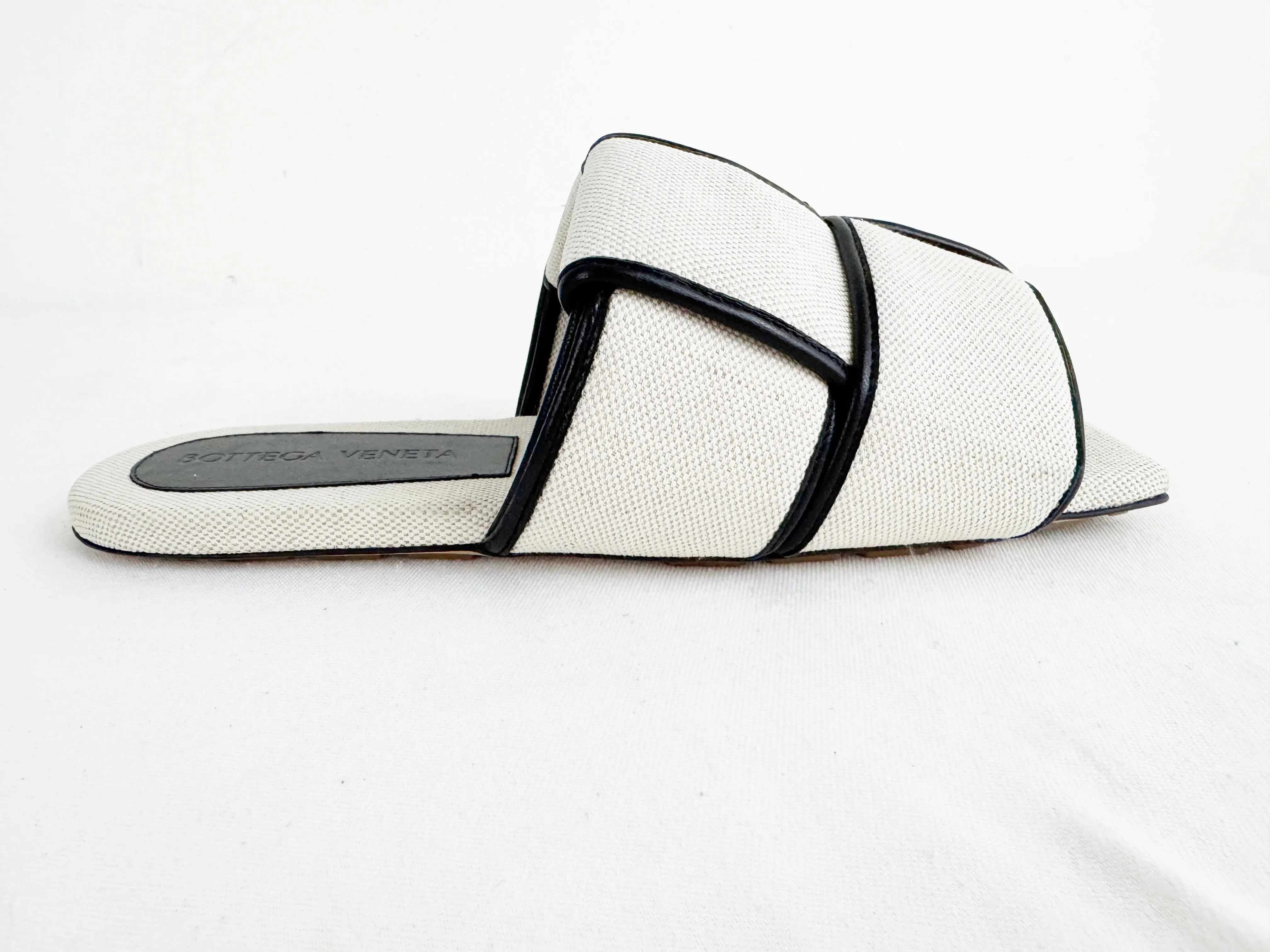 NEW Bottega Veneta Woven Slides Size 10