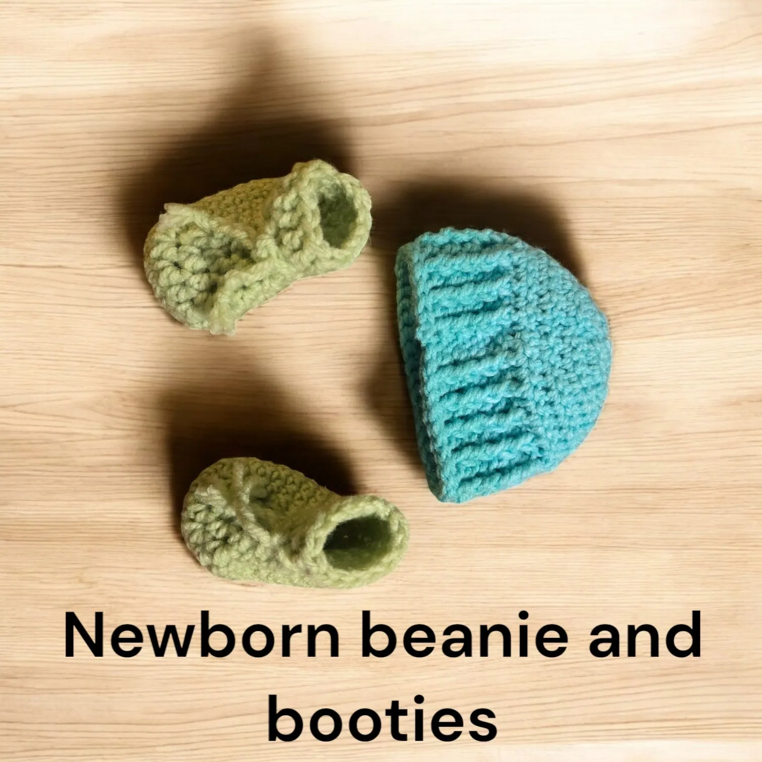 Newborn hat and booties in green