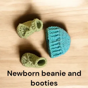 Newborn hat and booties in green
