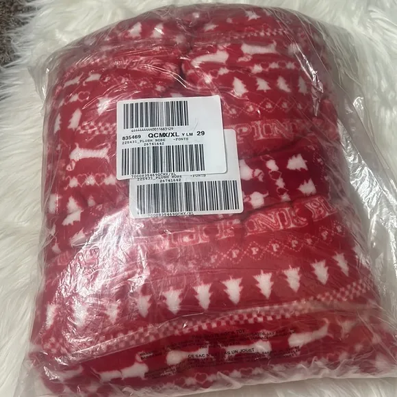 NWT PINK Victoria’s Secret Fluffy Robe Red Pepper Christmas Print Size XL/XXL