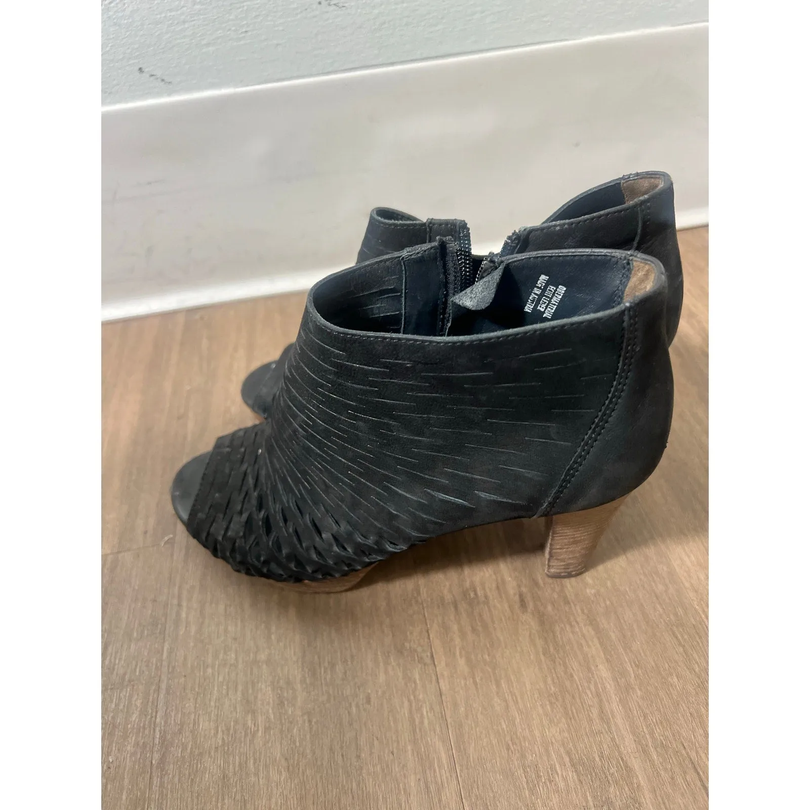 Paul Green Black Suede Laser Cut Booties Sz 5.5